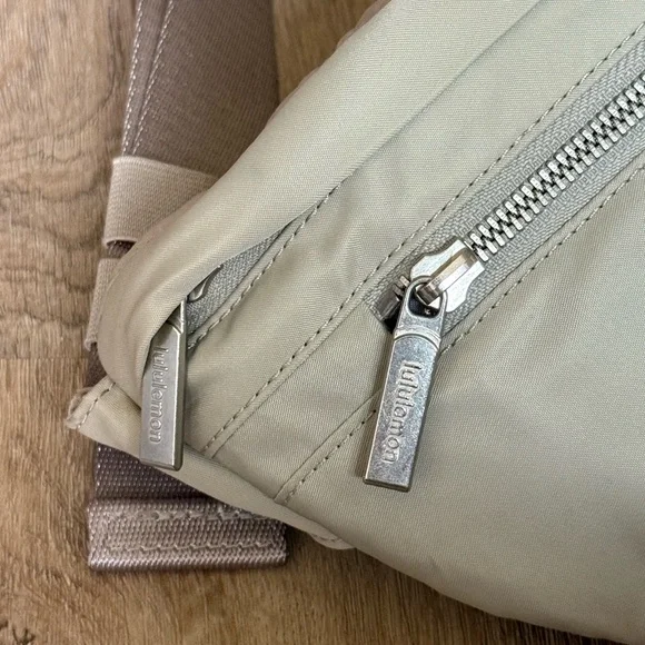 lululemon - belt bag - NWOT - Picture 2 of 4